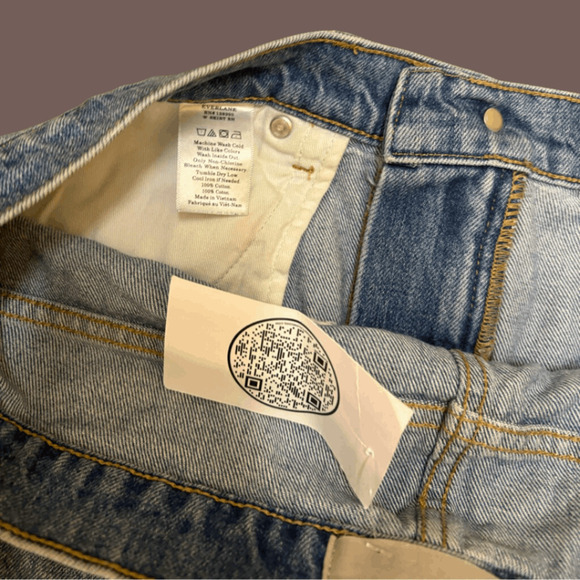 Everlane Denim Skirt | Raw Hem Light Wash | Size 12 | Modern Minimalist - Picture 4 of 6